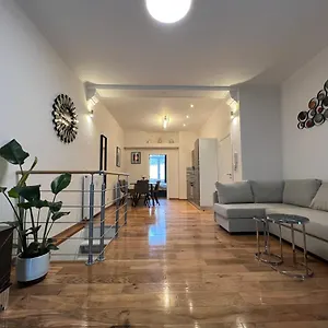 https://design-europarlament-apartment-with-private-terrace.brusselshotelsbook.com